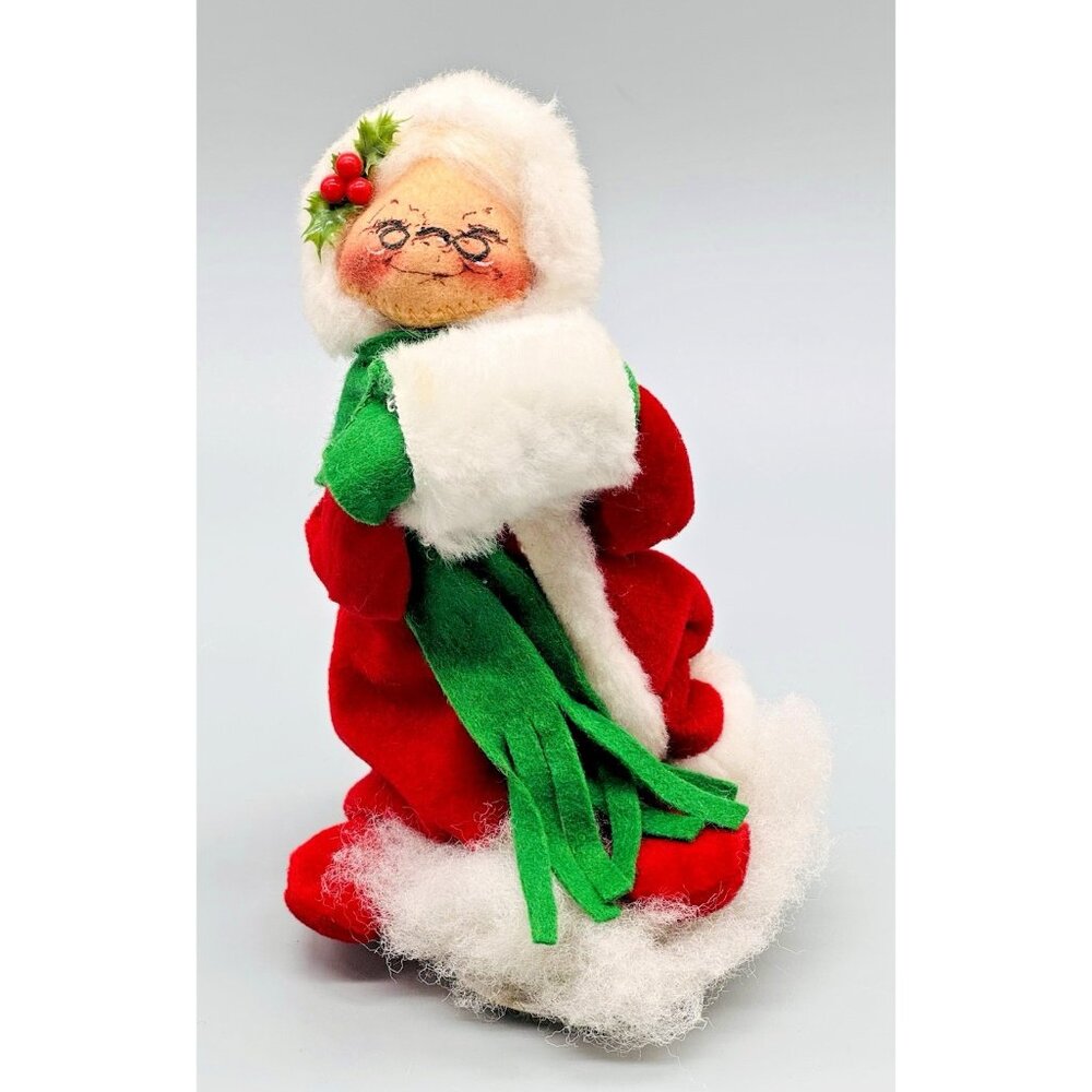 Annalee Mrs Claus Green Mittens Scarf Muff 7 inch Vintage Christmas Santa Snow